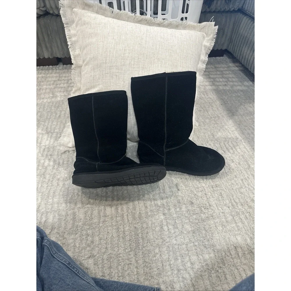 Vepose black suede